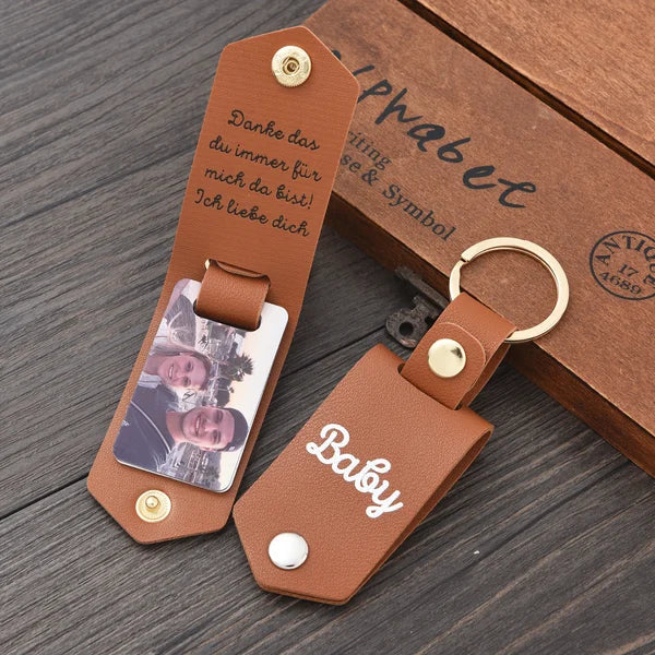 PERSONALIZED PHOTO KEYRING IN LEATHER CASE