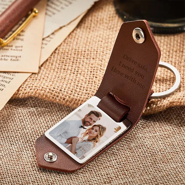 PERSONALIZED PHOTO KEYRING IN LEATHER CASE