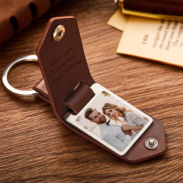 PERSONALIZED PHOTO KEYRING IN LEATHER CASE